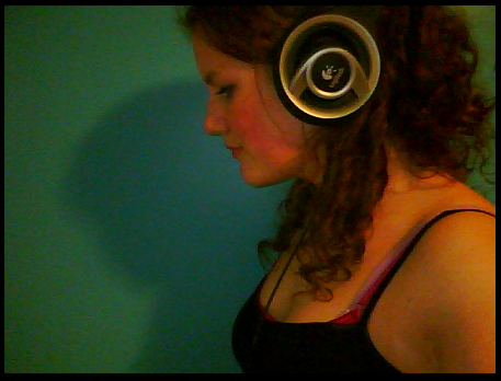 i_haz_headphones_by_pinkstickerz.png
